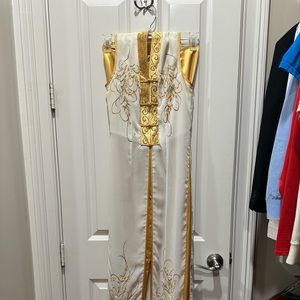 Traditional Vietnamese Dress Ao Dai Sleeveless